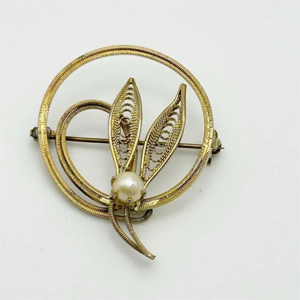 Vintage Gold Tone Filigree Leaves Small Brooch with Genuine Pearl Classic Dainty